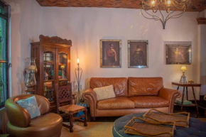 5Br House 4 Blocks away to the Parish 7 min walk